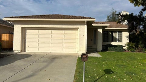 Photo of 1110 Christopher Court, Hollister, CA 95023 (MLS # ML82066172)