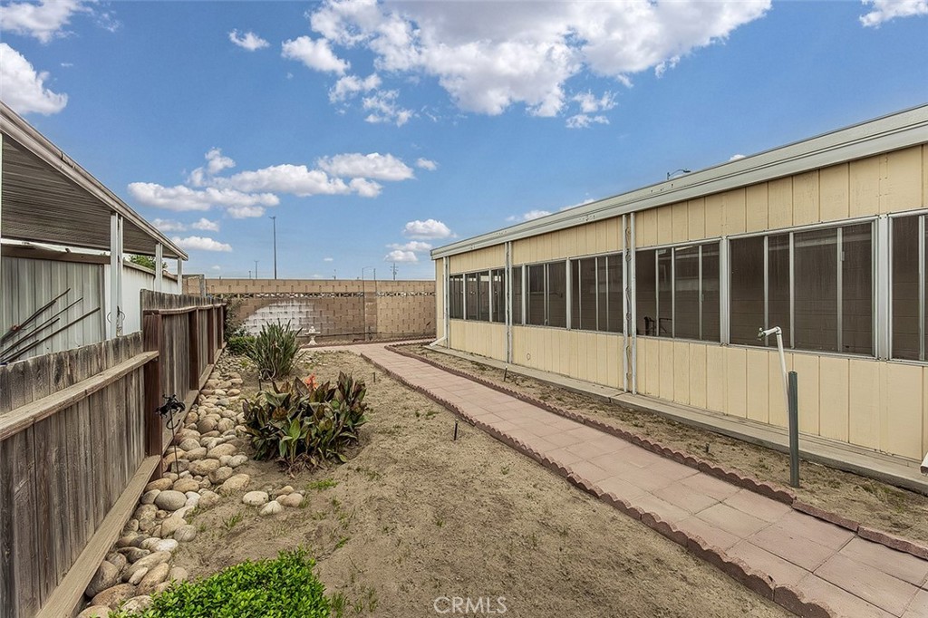 1701 Dinuba Avenue 1