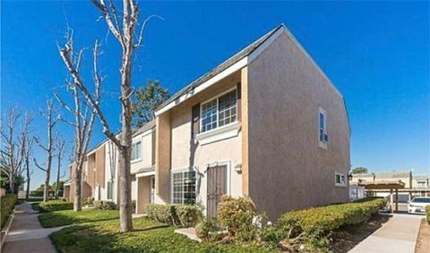 Photo of 9 Albany, Irvine, CA 92604 (MLS # OC25243903) Photo of 9 Albany, Irvine, CA 92604 (MLS # OC25243903)