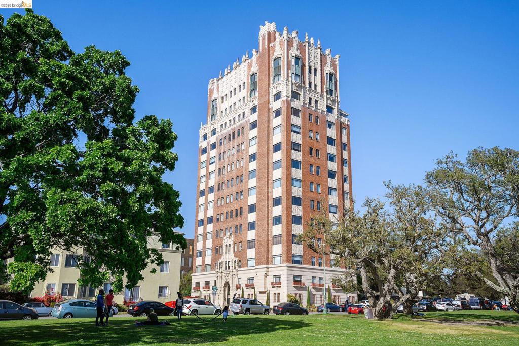 492 Staten Ave 1002