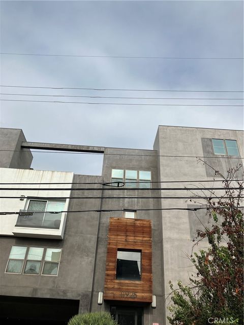 Photo of 11925 KLING Street #101, Valley Village, CA 91607 (MLS # SR25168922) Photo of 11925 KLING Street #101, Valley Village, CA 91607 (MLS # SR25168922)