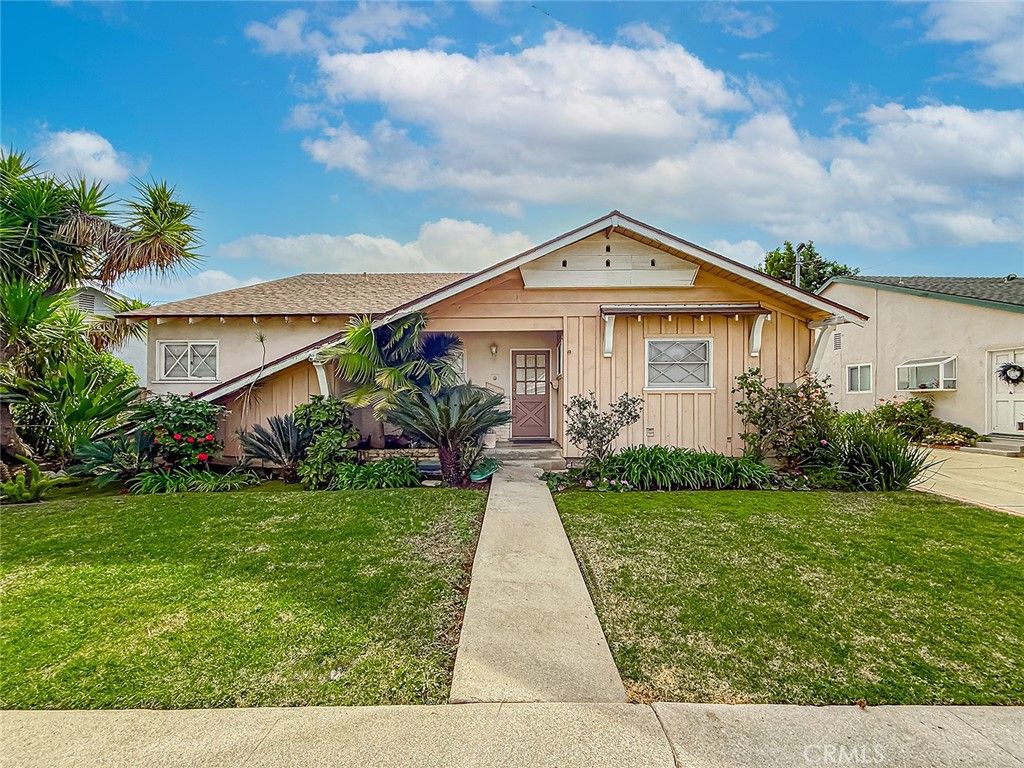 Photo of 15550 Otsego Street, Encino, CA 91436 (MLS # SR26023142)