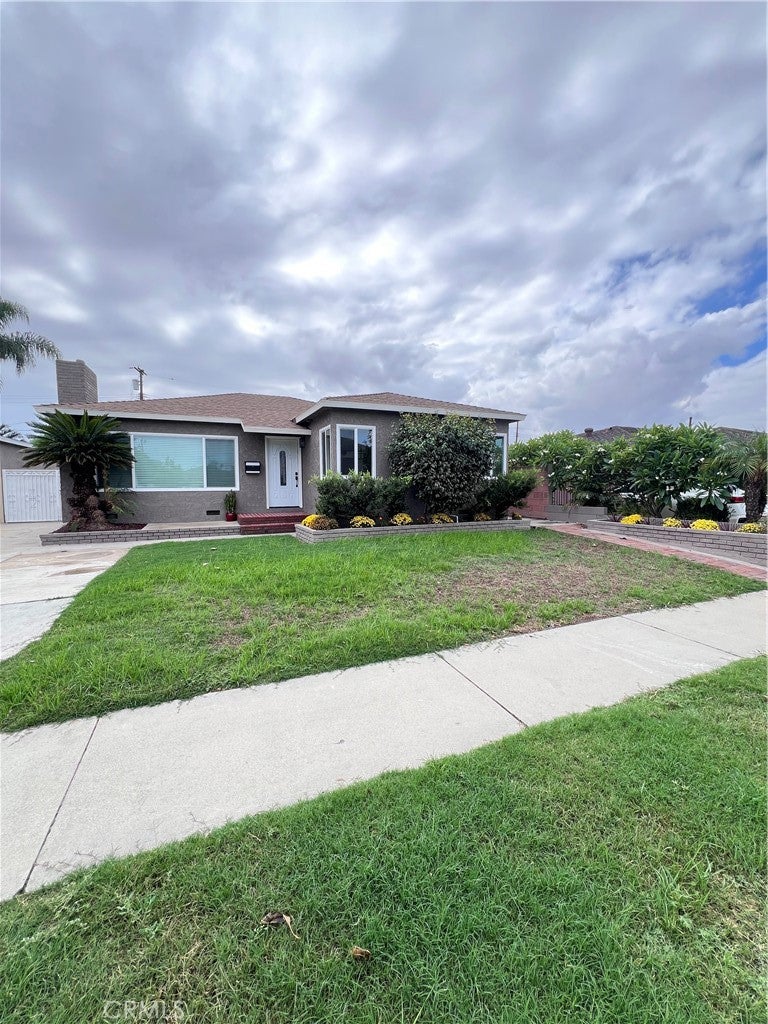 9044 Oak St.