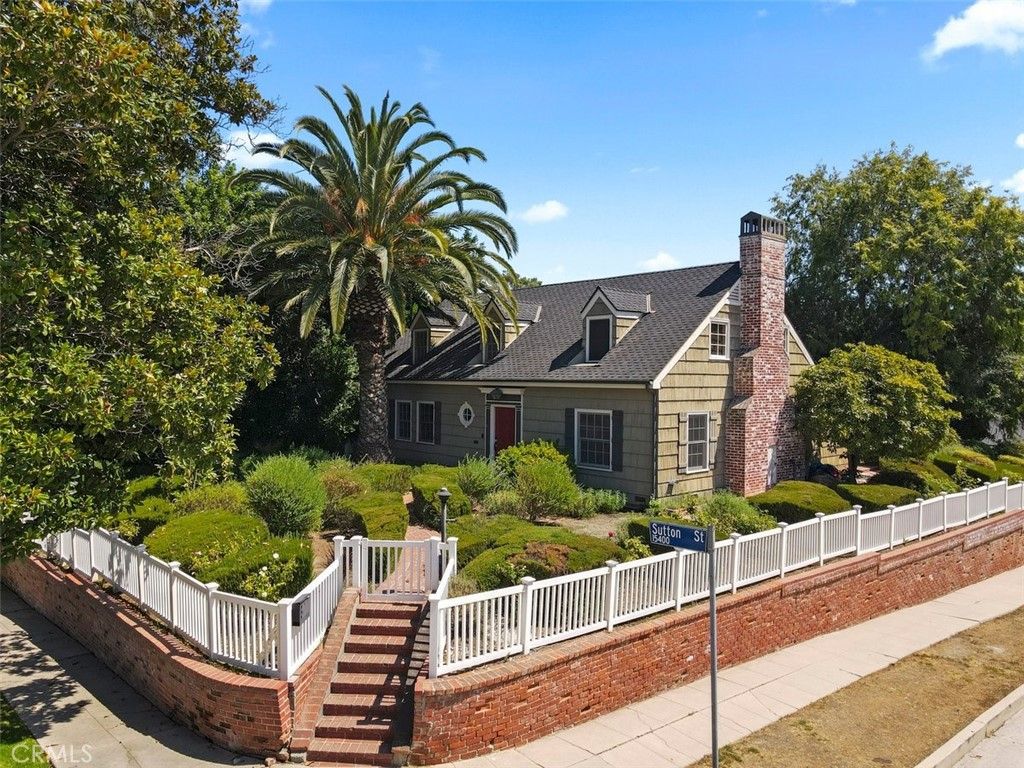 Photo of 15454 Sutton Street, Sherman Oaks, CA 91403 (MLS # SR25126826)