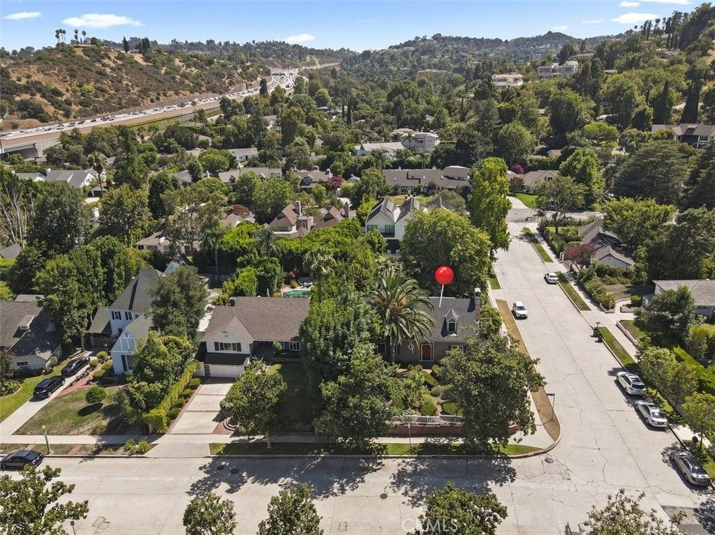 Photo of 15454 Sutton Street, Sherman Oaks, CA 91403 (MLS # SR25126826)