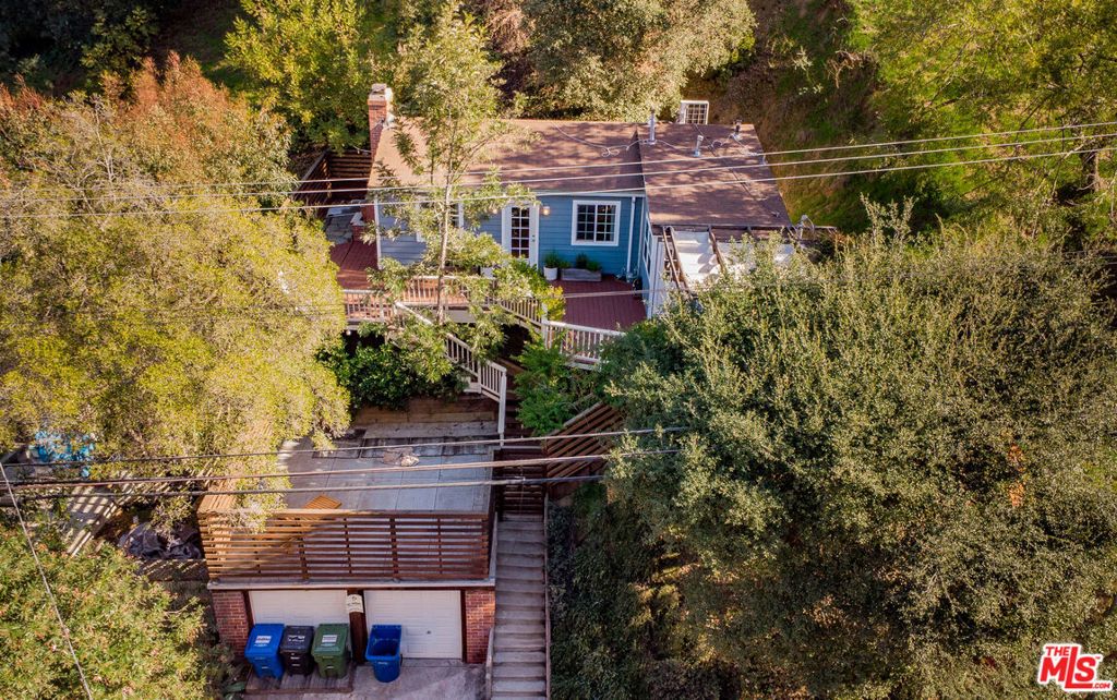 Photo of 8530 Lookout Mountain Avenue, Los Angeles, CA 90046 (MLS # 25618271)