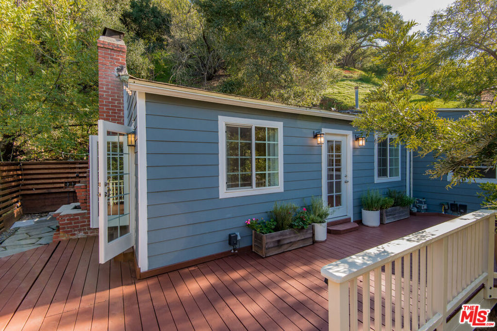 8530 Lookout Mountain Avenue