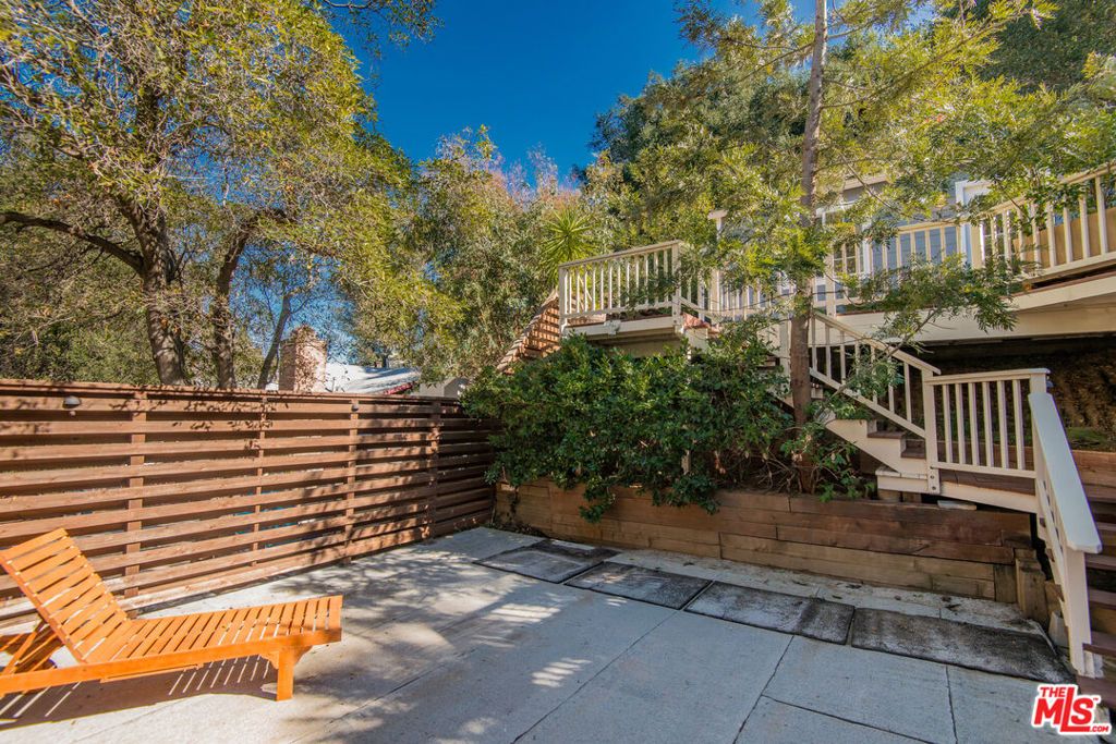 Photo of 8530 Lookout Mountain Avenue, Los Angeles, CA 90046 (MLS # 25618271)