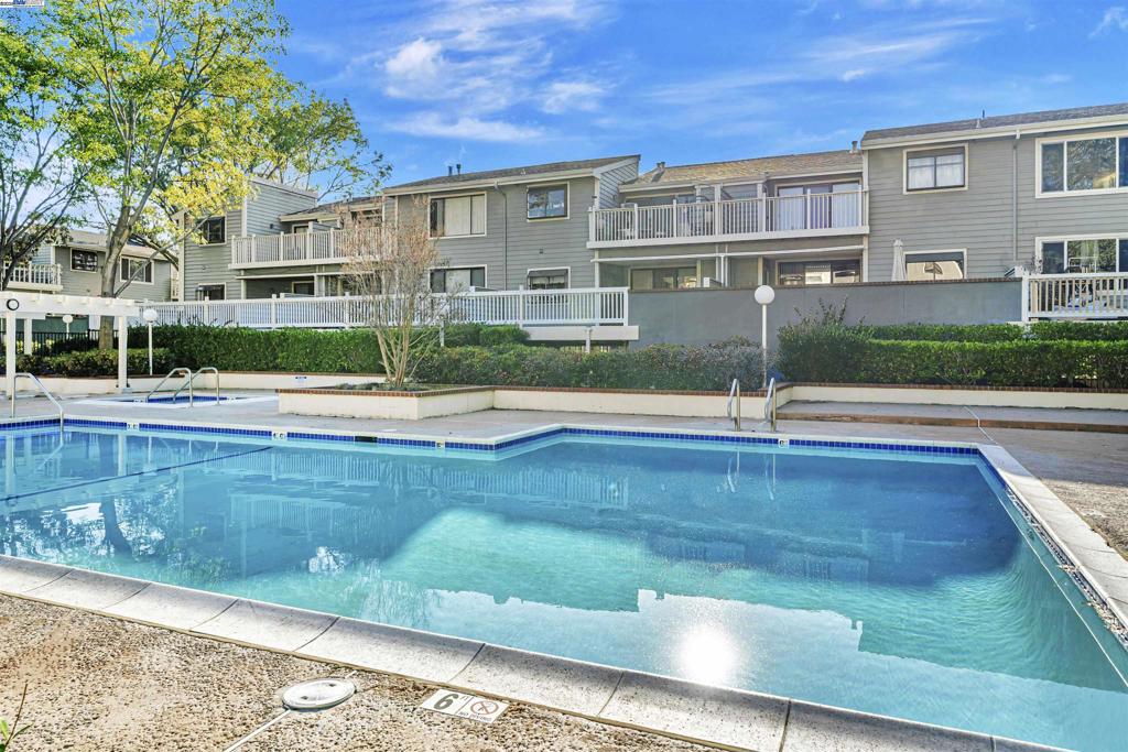 MEADOWBROOK - Residential