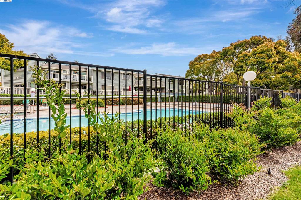 MEADOWBROOK - Residential