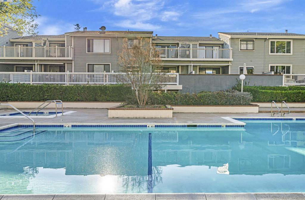 MEADOWBROOK - Residential