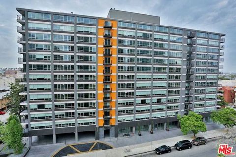 Photo of 3458 W 7th #1203, Los Angeles, CA 90005 (MLS # 25624949)