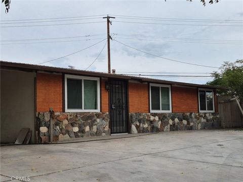 Photo of 16611 Yucca Avenue, Victorville, CA 92395 (MLS # OC25243978)
