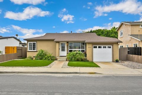 Photo of 4940 Edwin Pl Pl, San Diego, CA 92117 (MLS # 260011758SD)