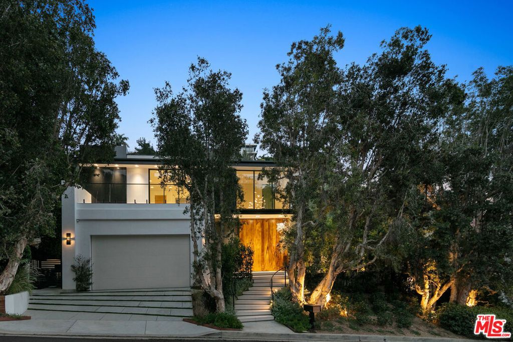 Photo of 1488 Rising Glen Road, Los Angeles, CA 90069 (MLS # 25588381)