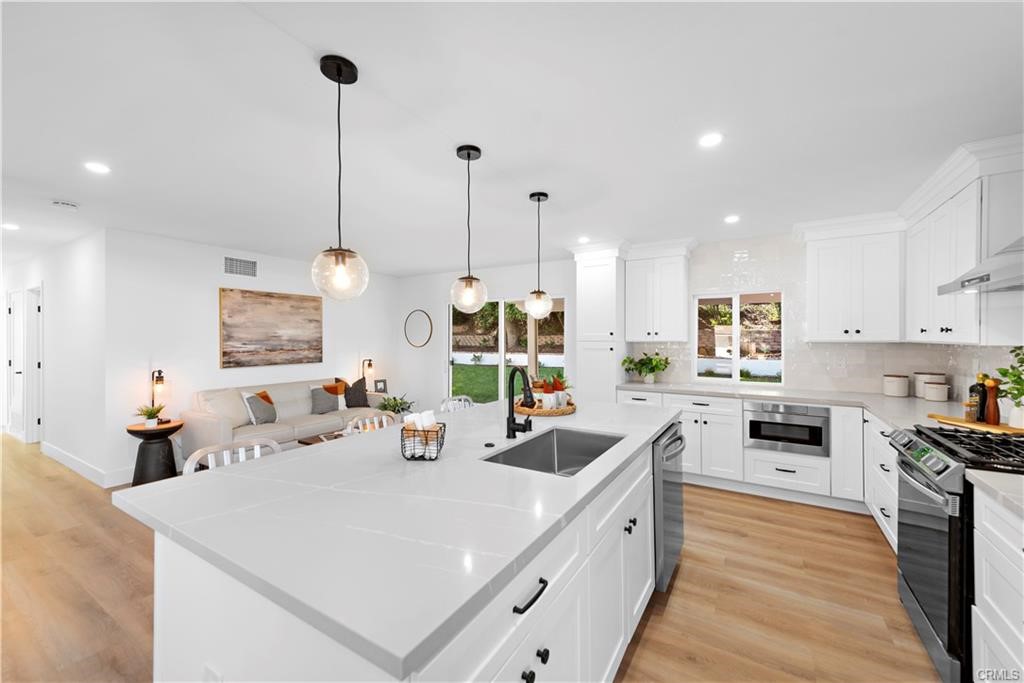 23795 Avenida Columbia