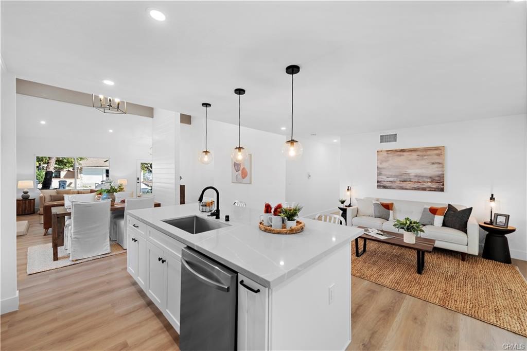 23795 Avenida Columbia