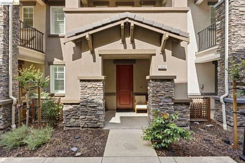 Photo of 24541 Blossom Acre WAY Way, Hayward, CA 94544 (MLS # 41133388)