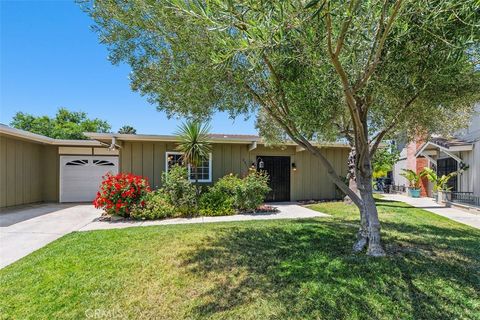 Photo of 28518 Via Las Flores, Murrieta, CA 92563 (MLS # SW26093576)