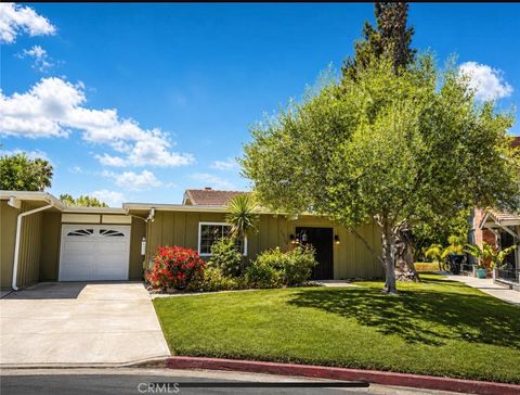 Photo of 28518 Via Las Flores, Murrieta, CA 92563 (MLS # SW26093576)