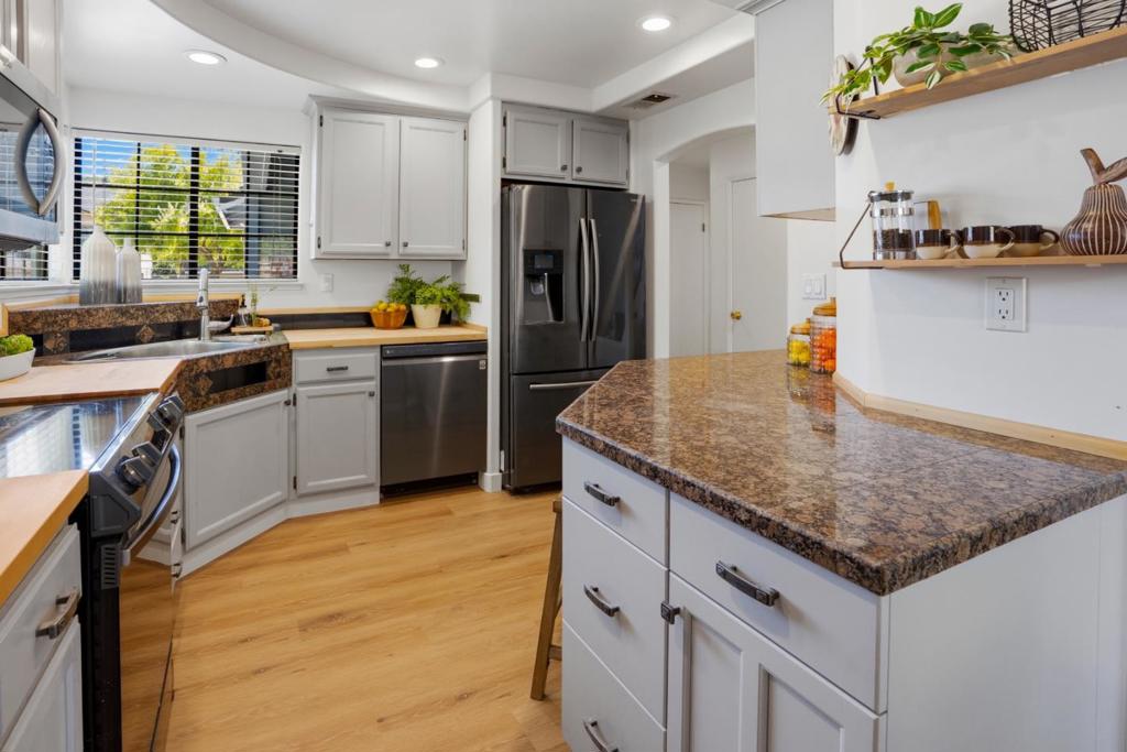 37 Winding Way