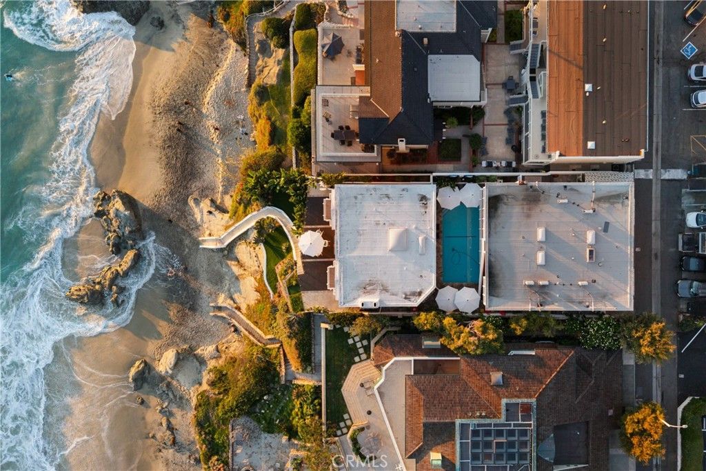 Photo of 1337 Gaviota Dr Dr, Laguna Beach, CA 92651 (MLS # OC25246405)