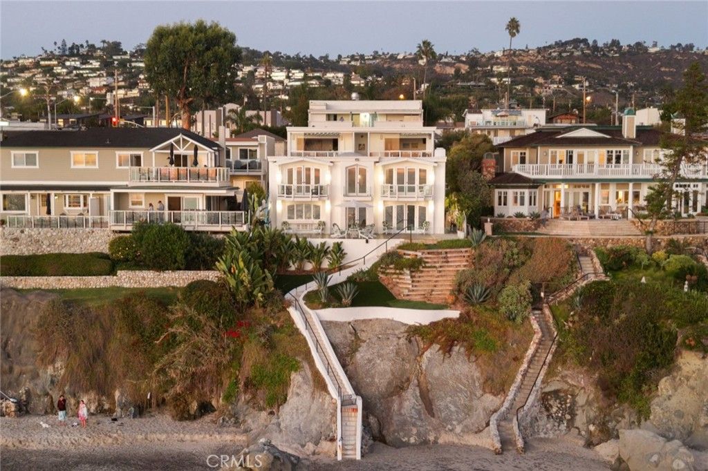 Photo of 1337 Gaviota Dr Dr, Laguna Beach, CA 92651 (MLS # OC25246405)