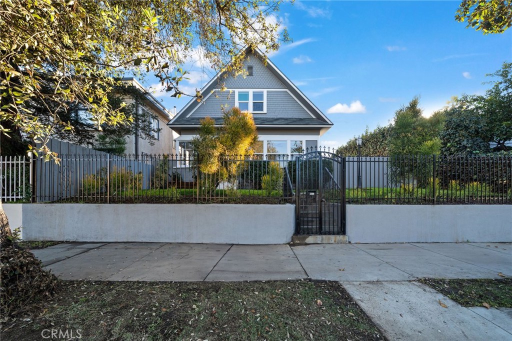 1148 Chestnut Avenue