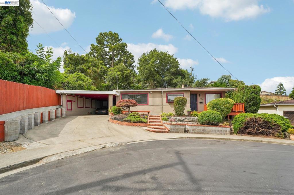 301 Joan Vista St