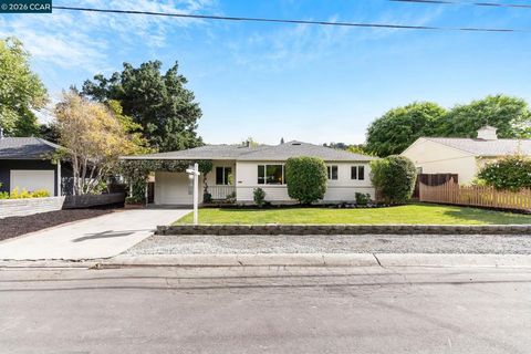 Photo of 934 Juanita Drive Dr, Lafayette, CA 94595 (MLS # 41132200)