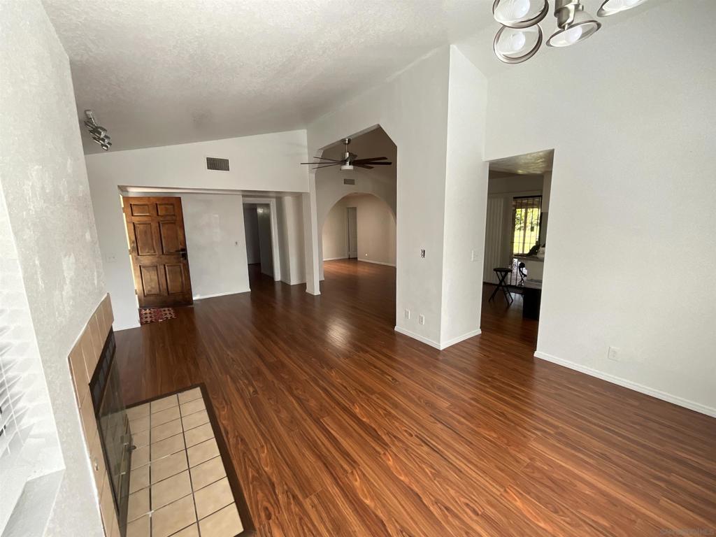 3775 Kenwood Ct