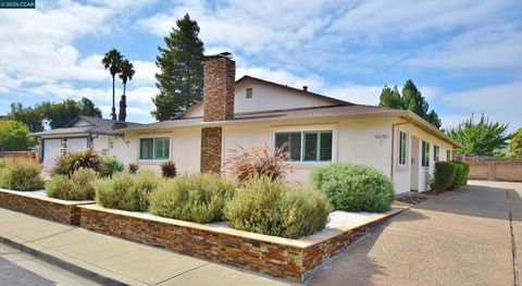 Photo of 4640 Rishell Ct, Concord, CA 94521 (MLS # 41140010)