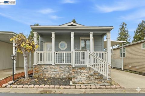 Photo of 3231 Vineyard Ave #141 Ave, Pleasanton, CA 94566 (MLS # 41127298)