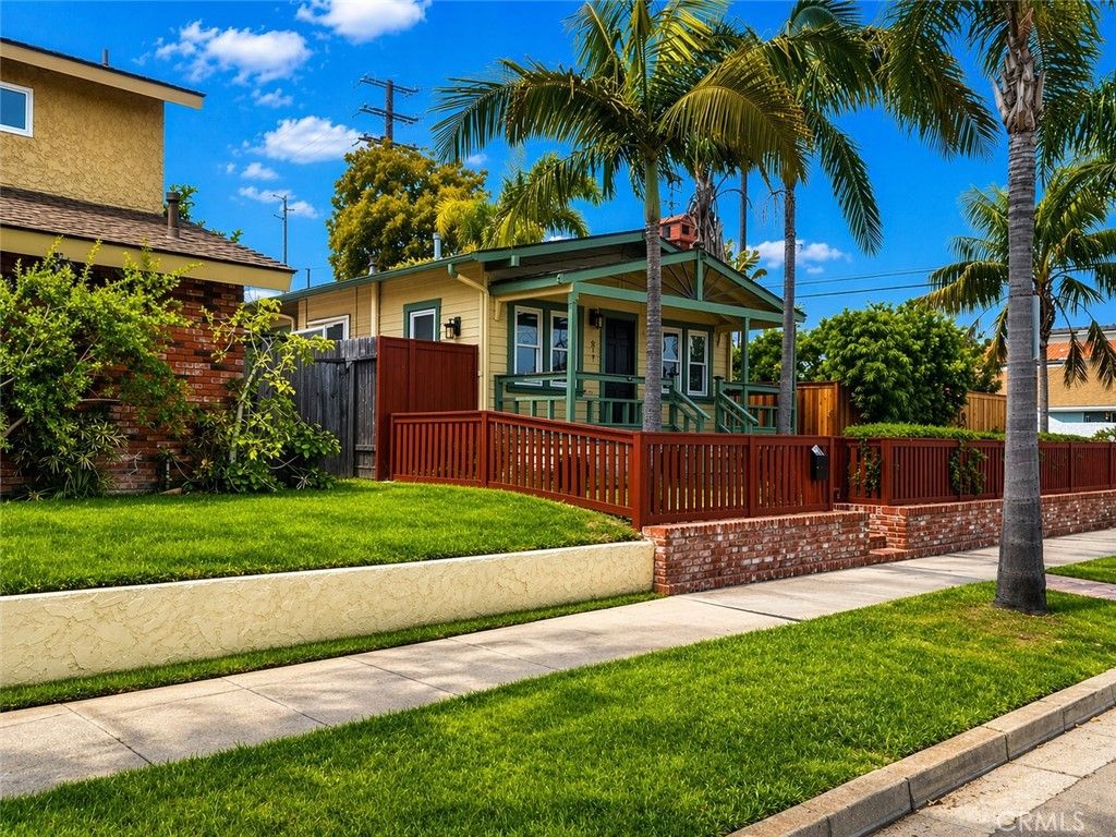 Photo of 817 Delaware St, Huntington Beach, CA 92648 (MLS # OC26083029)