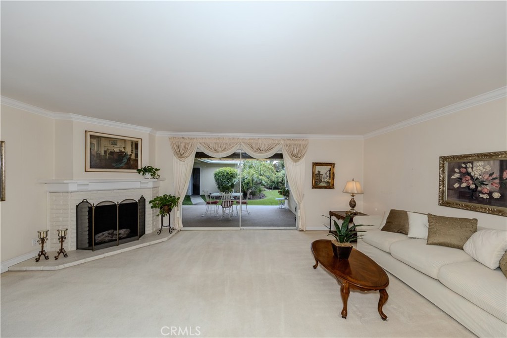 1879 W Nutwood Place