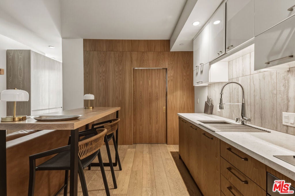 400 S Broadway 917