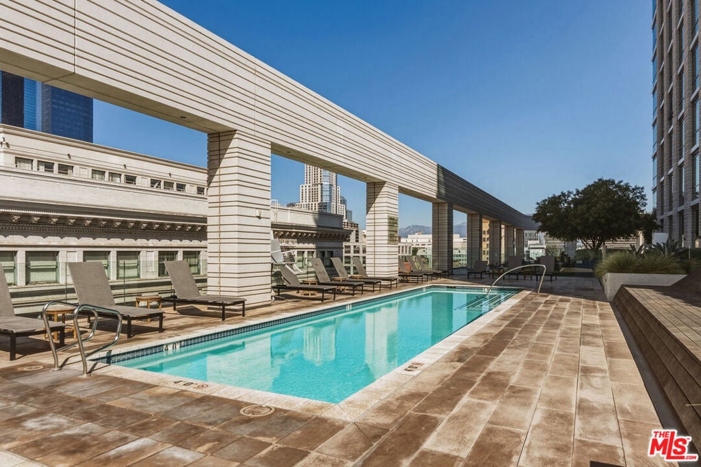 400 S Broadway 917