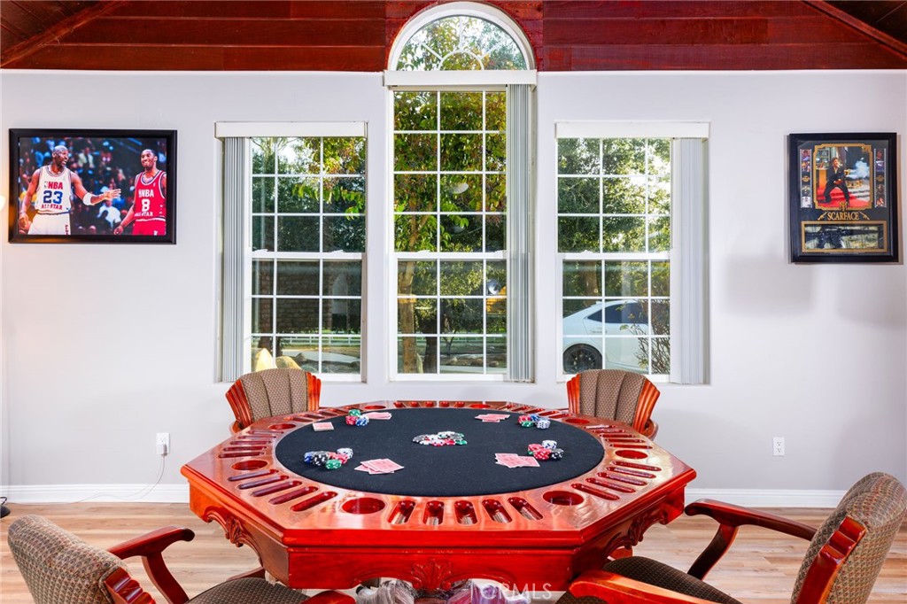 38151 Calle De Lobo
