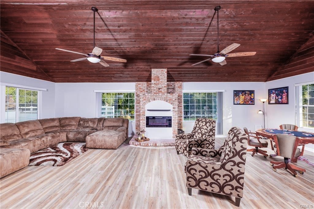 38151 Calle De Lobo