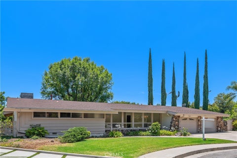 Photo of 4500 Callada Place, Tarzana, CA 91356 (MLS # SR26120988)
