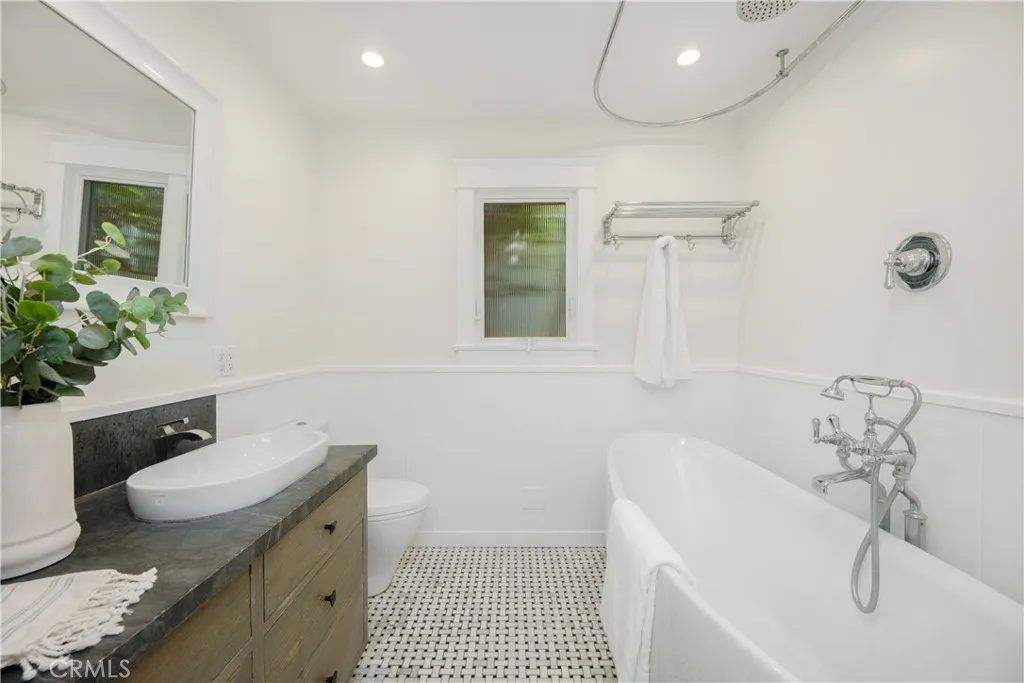 Long Beach, California 90803, United States, 3 Bedrooms Bedrooms, ,3 BathroomsBathrooms,Residential,Active,203404