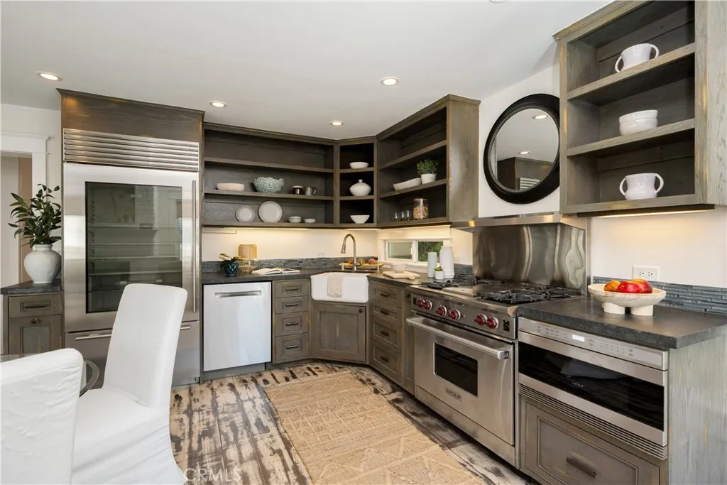 Long Beach, California 90803, United States, 3 Bedrooms Bedrooms, ,3 BathroomsBathrooms,Residential,Active,203404