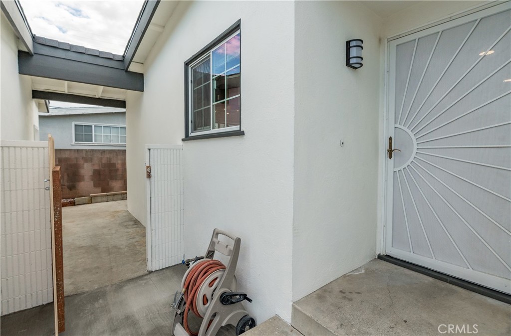 16931 S Raymond Avenue