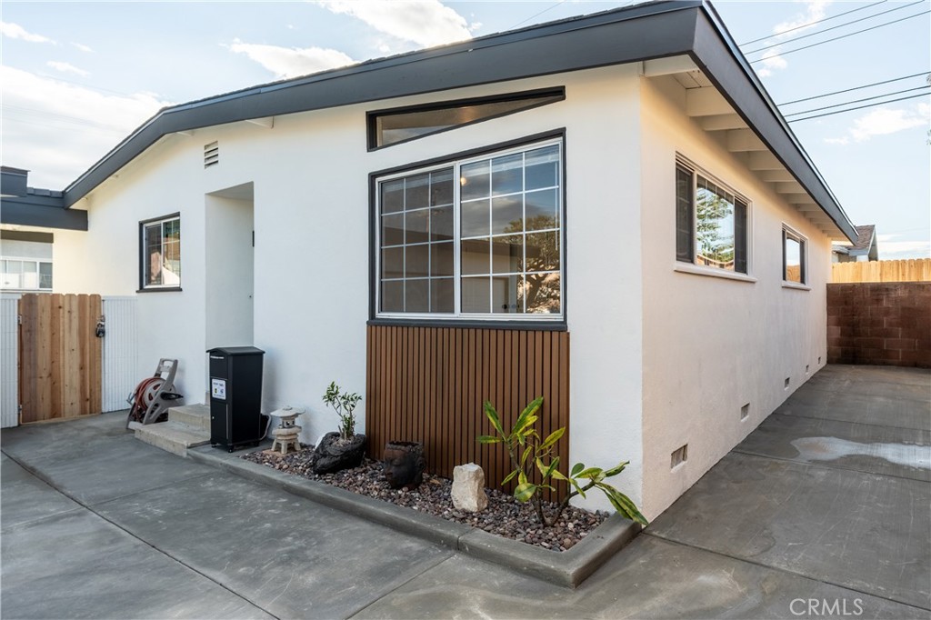 16931 S Raymond Avenue