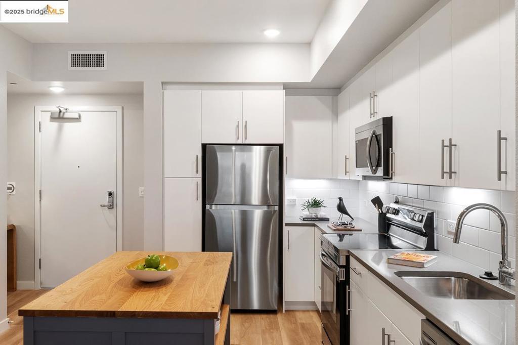 WEST OAKLAND - Residential