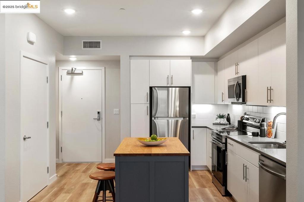 WEST OAKLAND - Residential