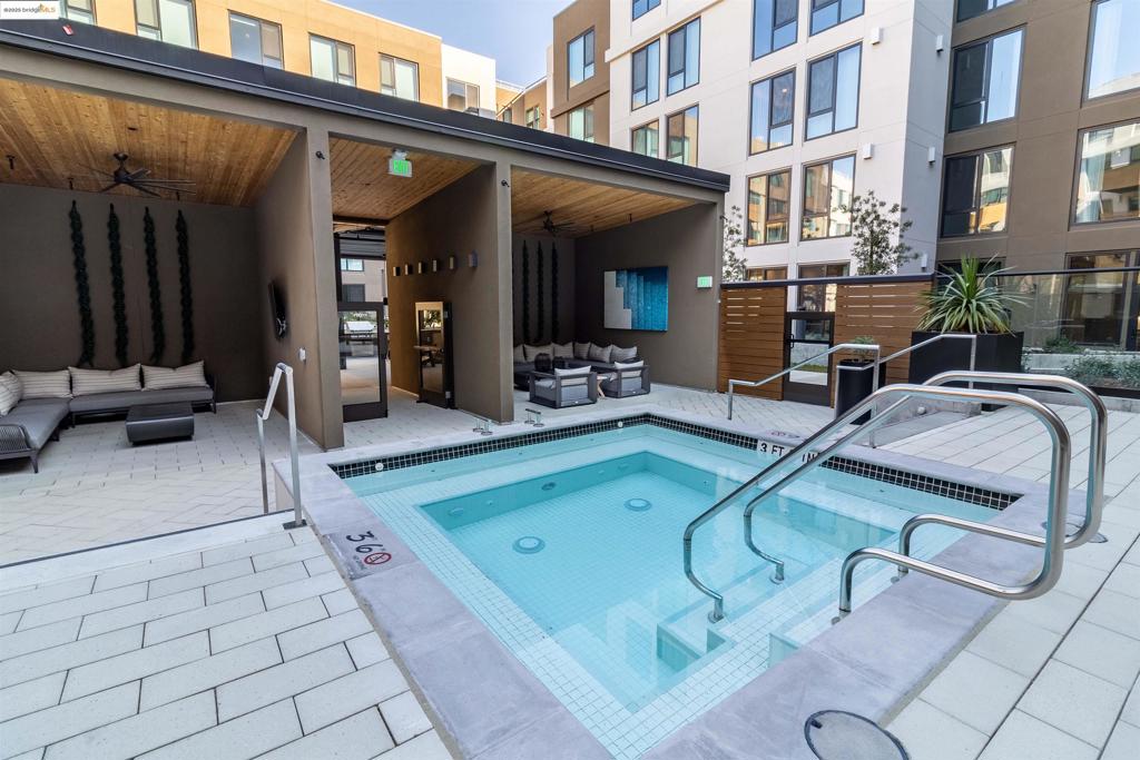 WEST OAKLAND - Residential