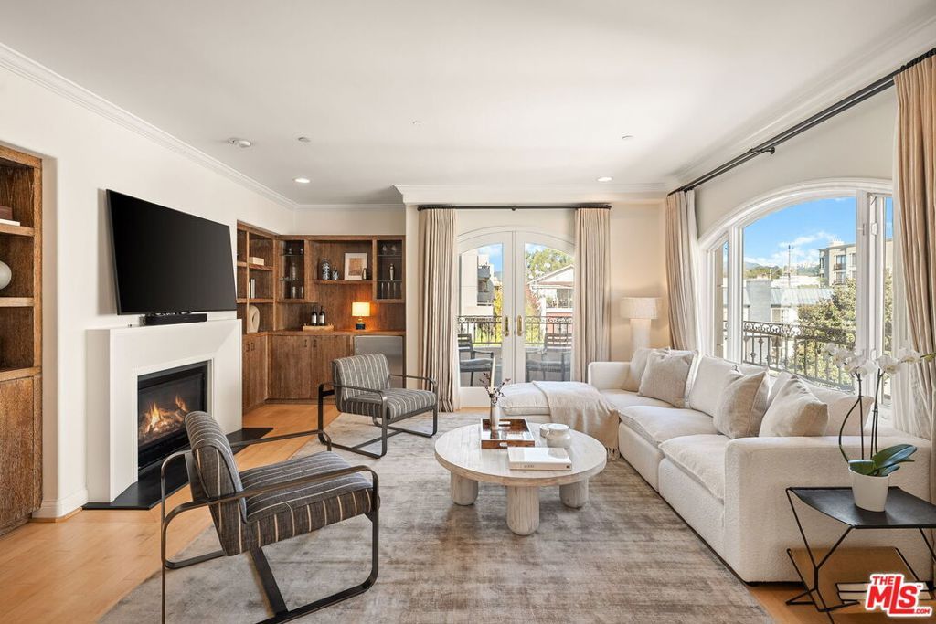 Photo of 11916 Gorham Avenue #302, Los Angeles, CA 90049 (MLS # 25623963)