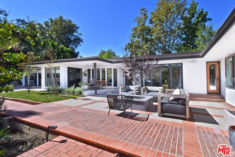 Photo of 4678 White Oak Avenue, Encino, CA 91316 (MLS # 25606159)
