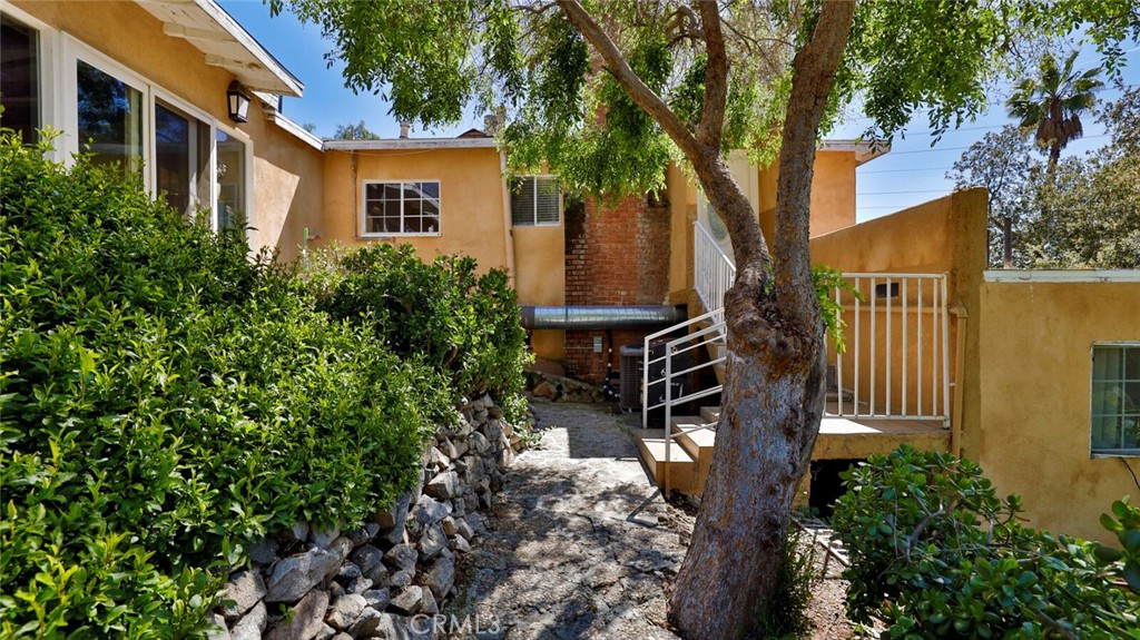 10058 Sunland Boulevard